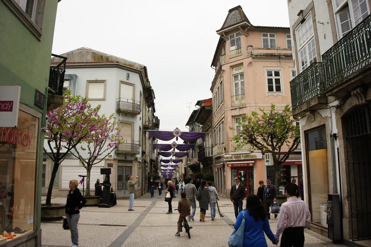 Braga Street Performers: A Guide to City Entertainment 2025