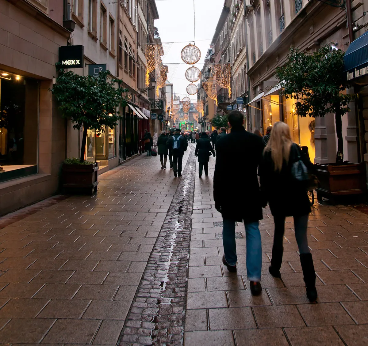 Braga's Seasonal Street Decorations Guide 2025