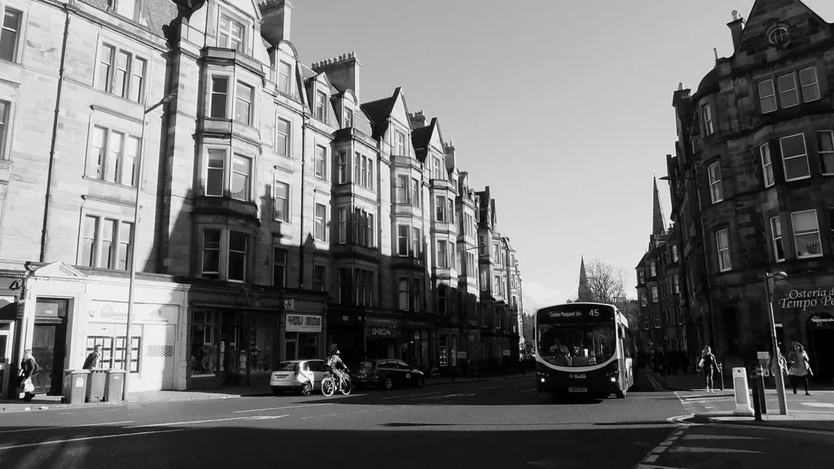 Flat Walking Streets in Coimbra's Baixa: A Guide