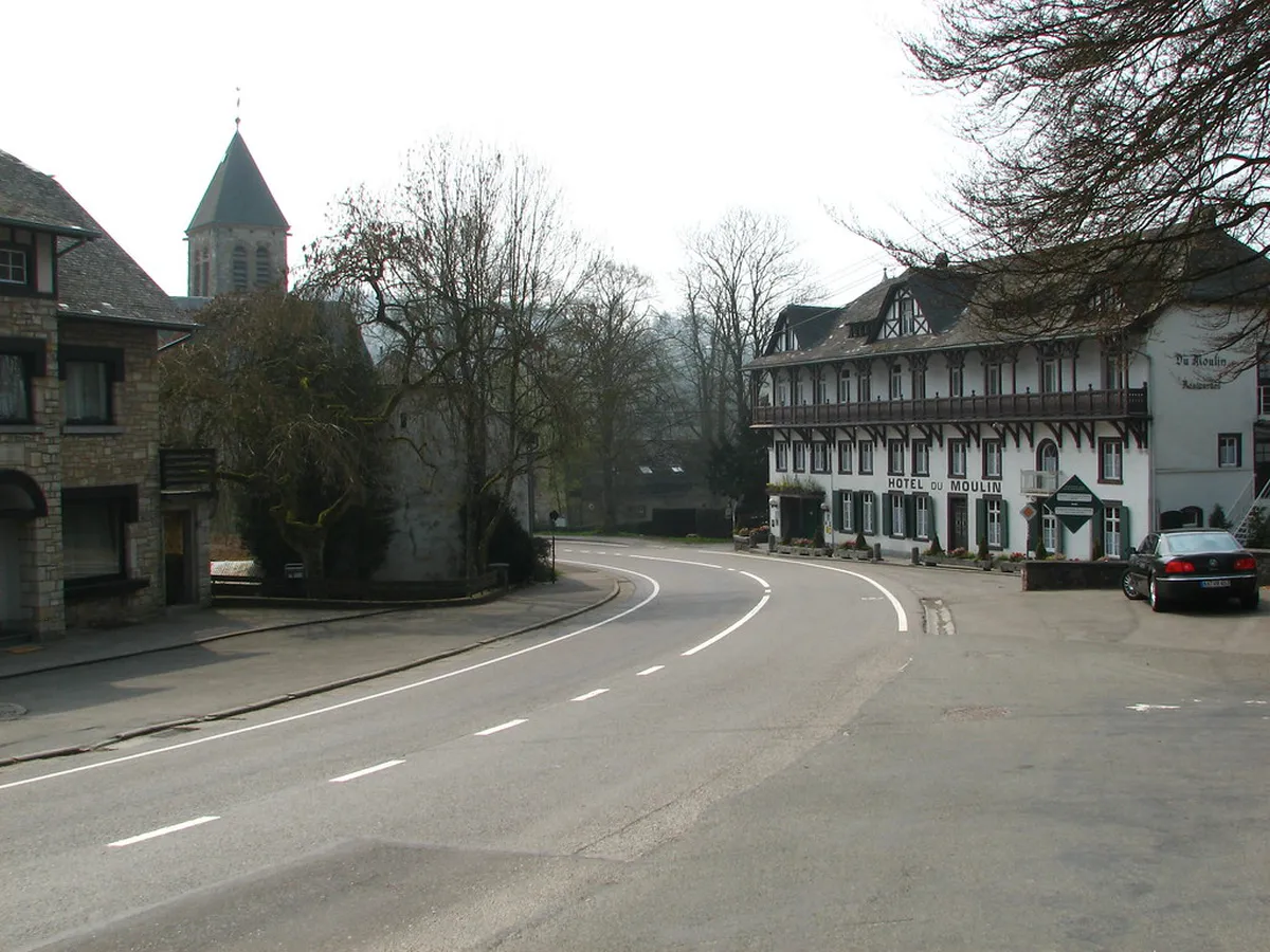 Discover Coimbra's Narrowest Street: A Medieval Gem