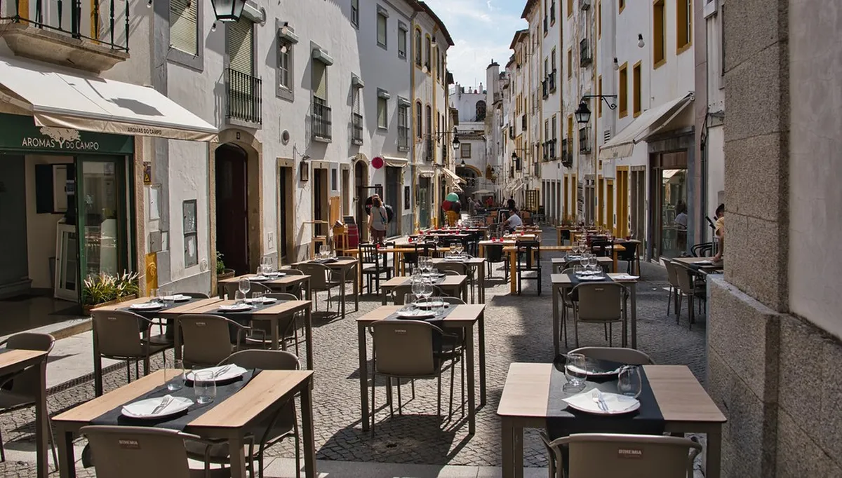 Évora Cafes: Charming Outdoor Street Seating in 2025