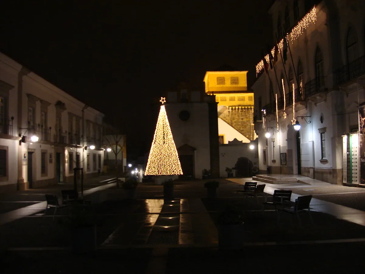 Évora Christmas Street Decorations: Top Spots 2025