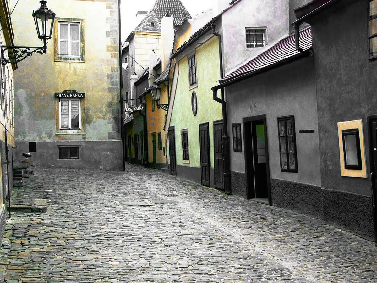 Explore Faro's Beautiful Streets: Best Cafes to Visit in 2025