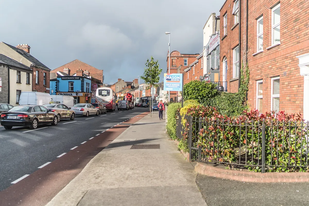 Explore Faro's Enchanting Flower-Lined Streets in 2025