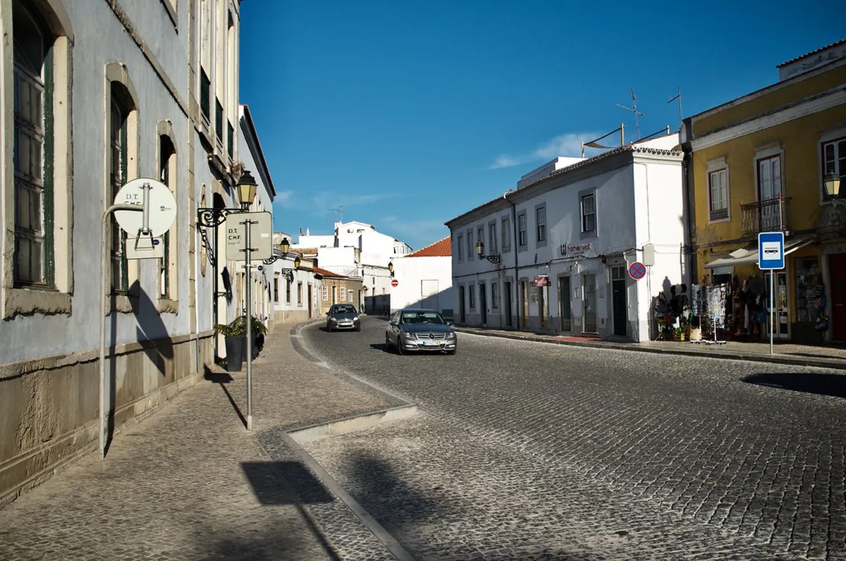 Discover Faro's Beautiful Portuguese Sidewalks Guide