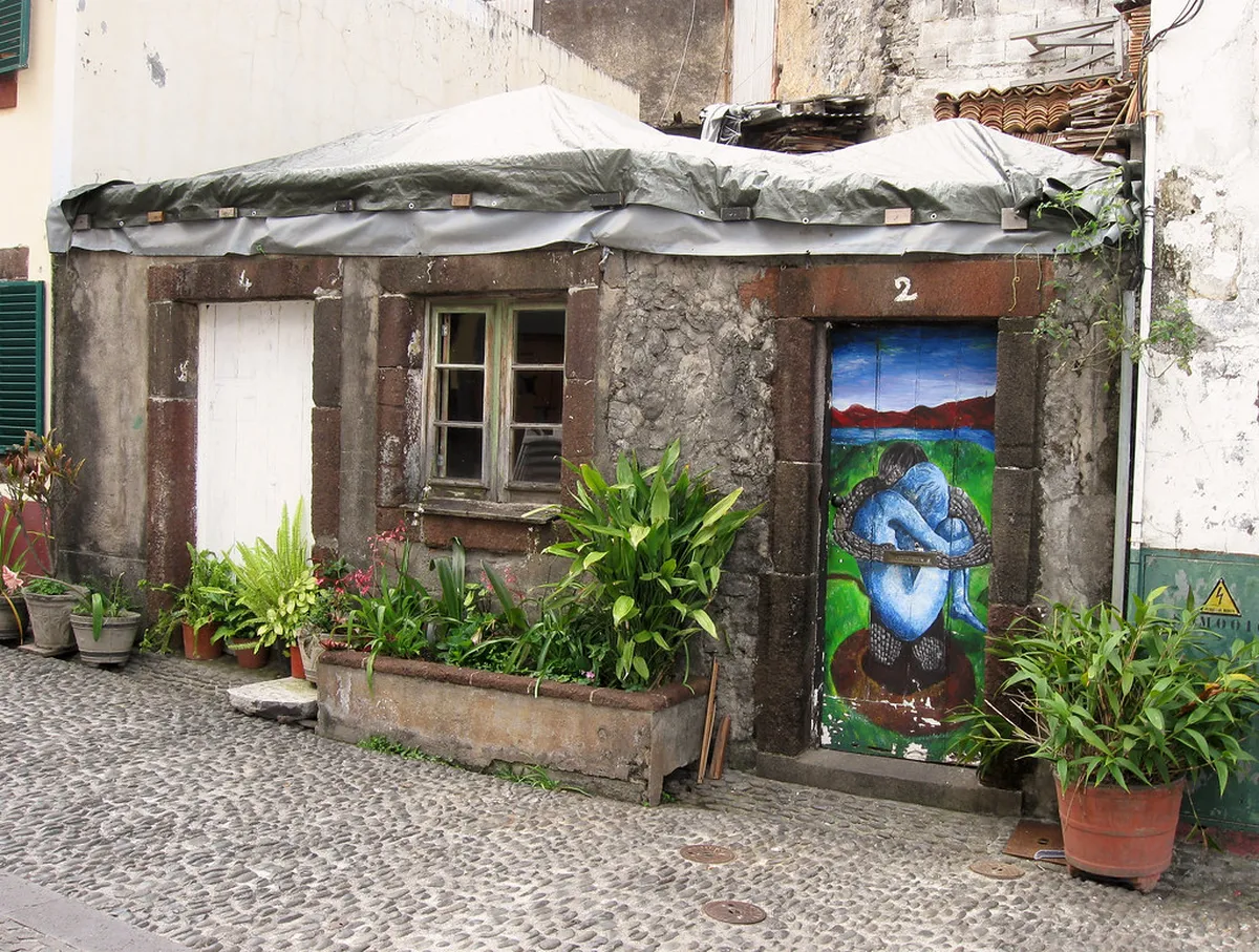 Funchal's Painted Doors Street: A Vibrant Guide