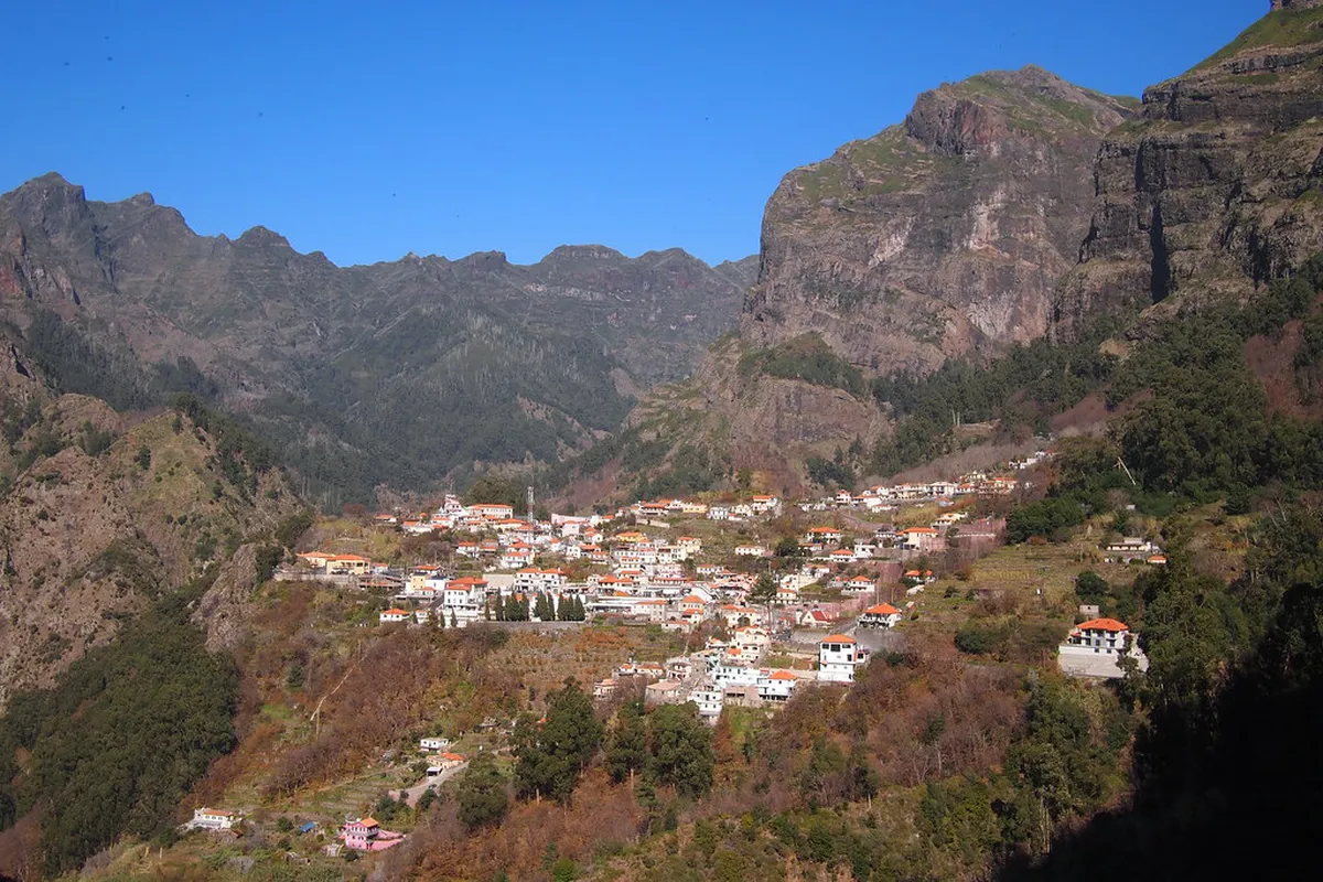 Top Funchal Souvenir Shops for Authentic Madeiran Gifts