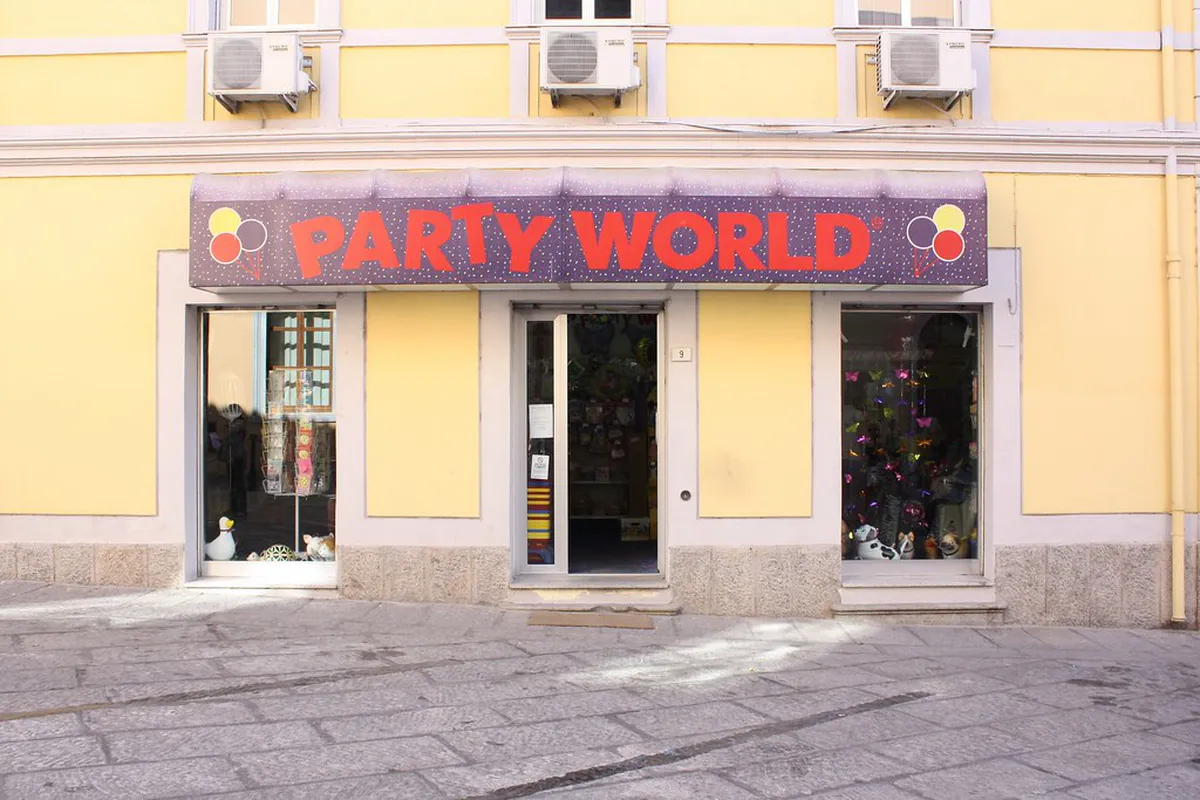 Best Camera Settings for Lisbon Street Photos