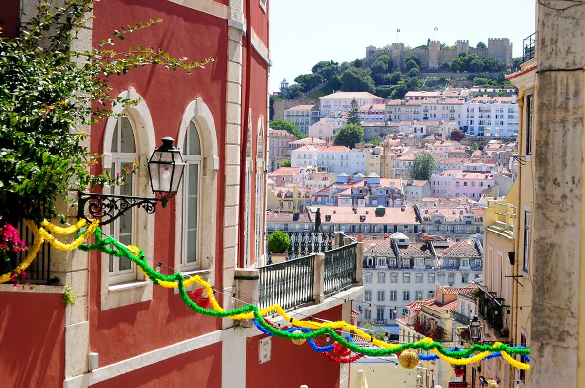 Calçada do Duque Steps: Your Lisbon Scenic Climb Guide