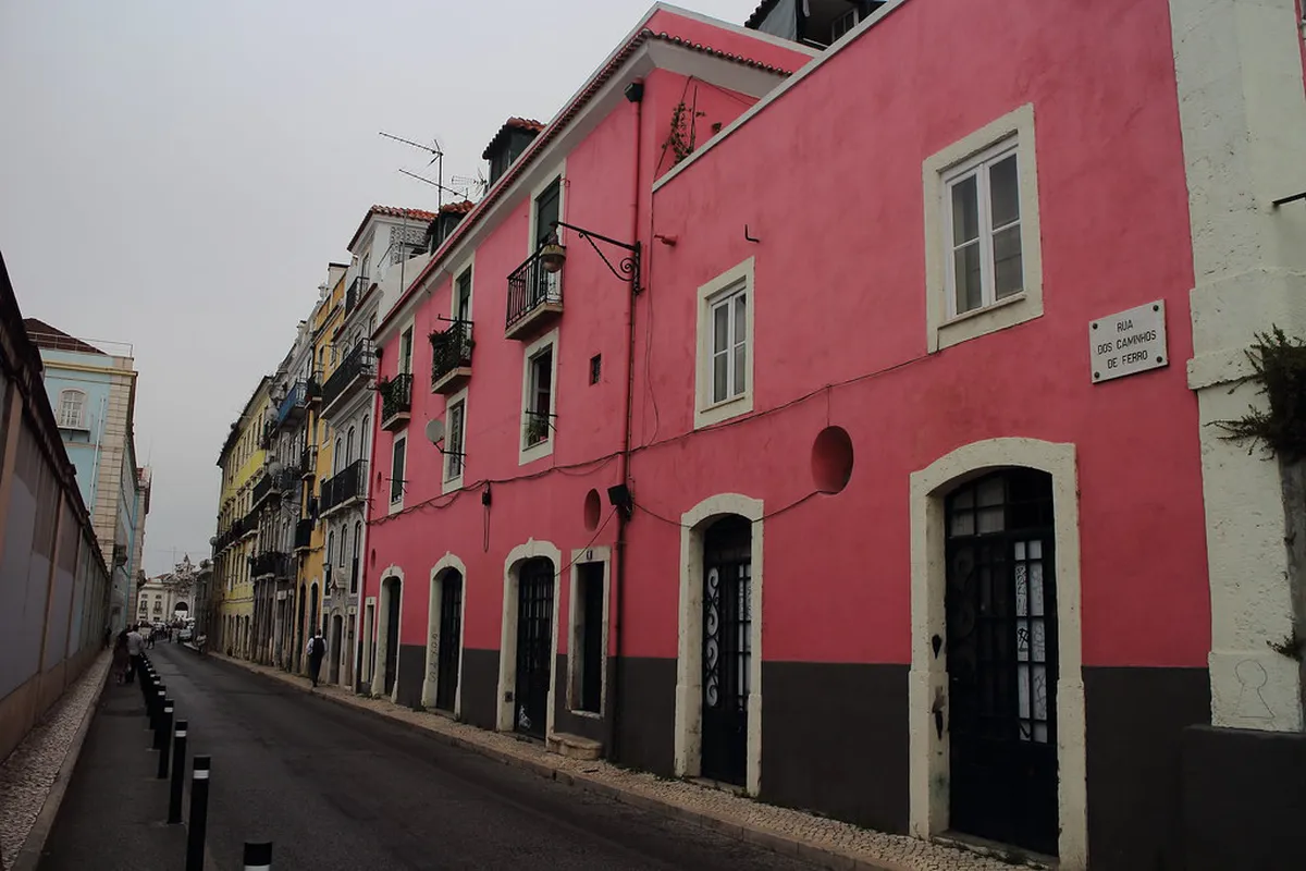 Is Pink Street Lisbon Safe at Night? Your 2025 Guide