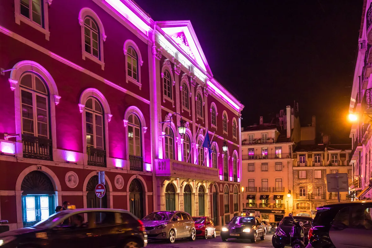 Lisbon's Pink Street Guide: Nightlife & History in 2025