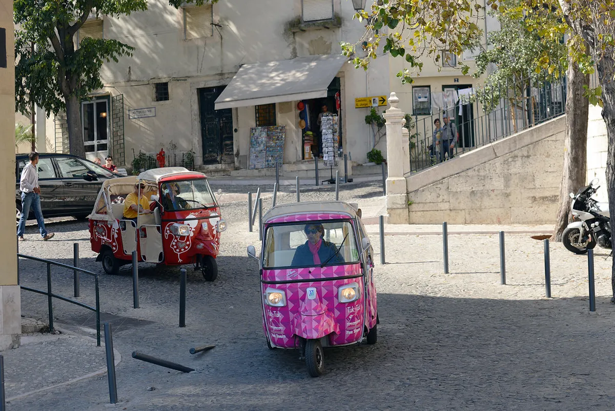 Navigating Lisbon's Narrow Streets: A 2025 Guide