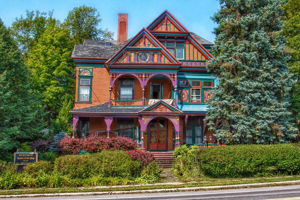 Self-Guided Walking Tour of Alfama Streets in Lisbon