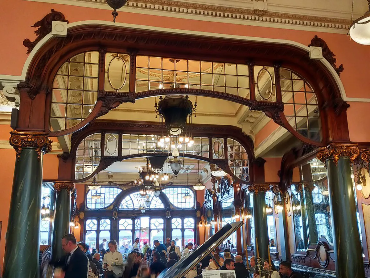 Best Cafes on Rua de Santa Catarina, Porto | 2025 Guide