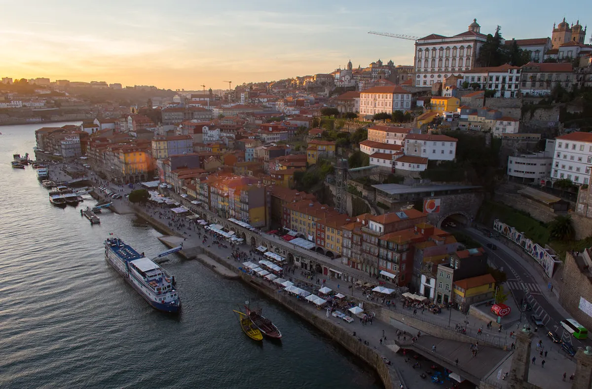 Porto's Best Streets for Golden Hour Photos in 2025