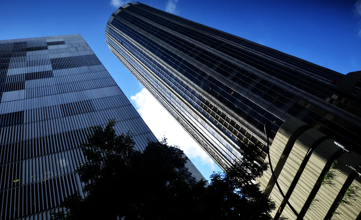 Best Time for a Cais da Ribeira Walk in Porto 2025