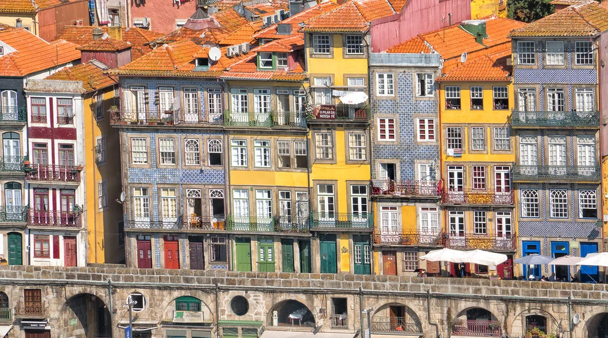 Discover Porto's Colorful Houses & Charming Streets