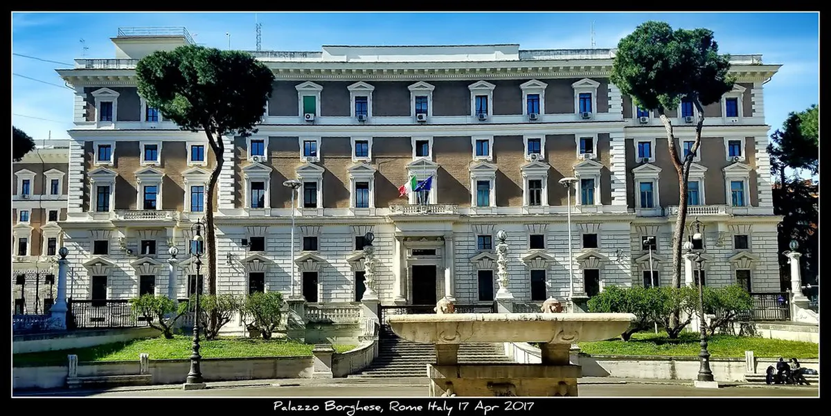 Porto Alleys: Unique Photo Angles & Street Photography Guide